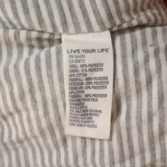 American Eagle Puffer Vest - Picture 7 of 7